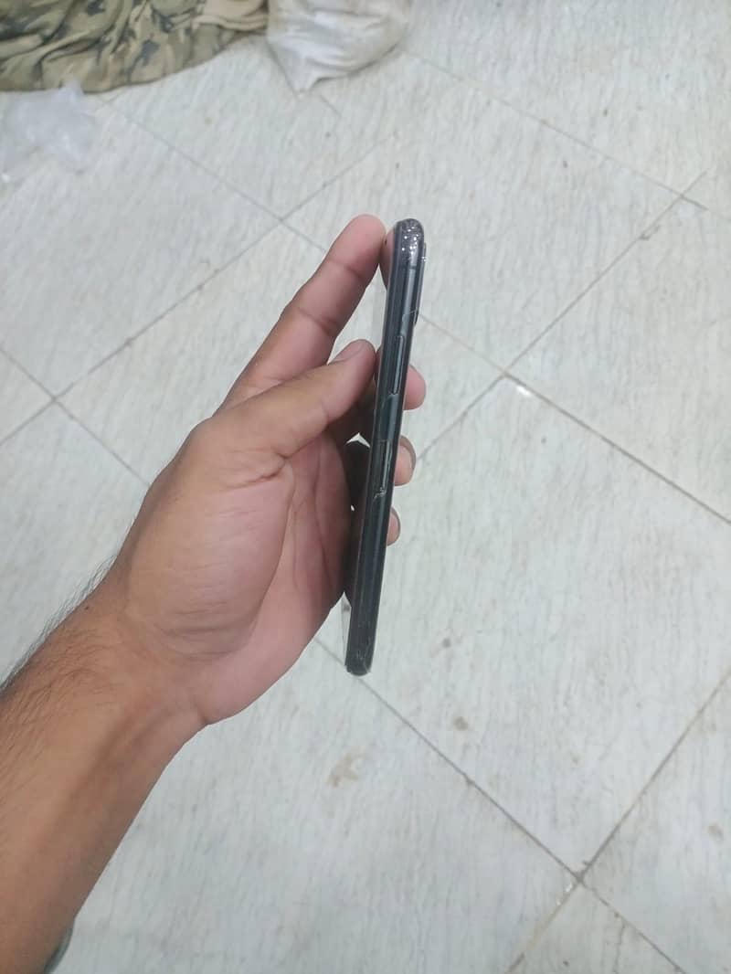 Apple iPhone X 3
