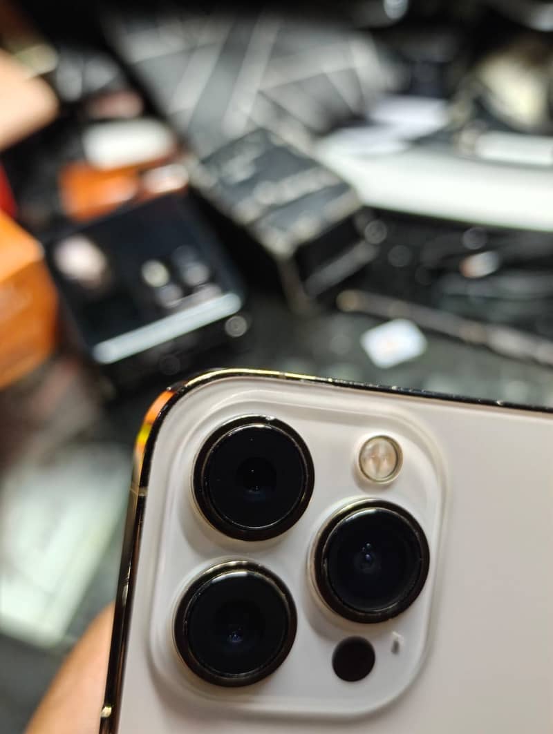Apple iPhone 13 Pro Max 4