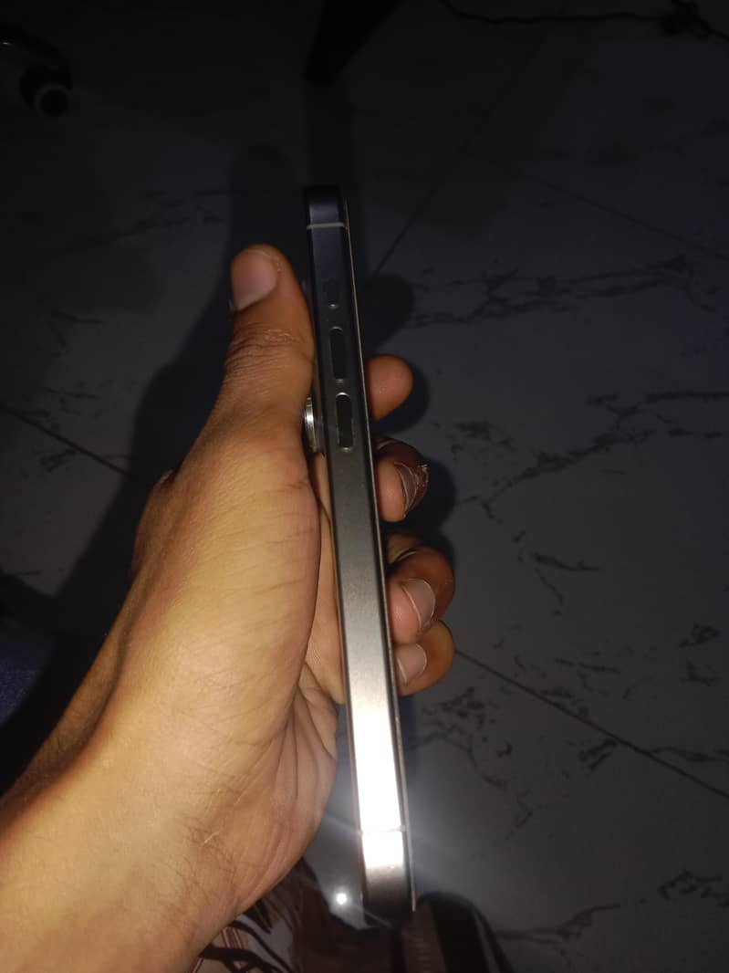 Apple iPhone 15 Pro 1