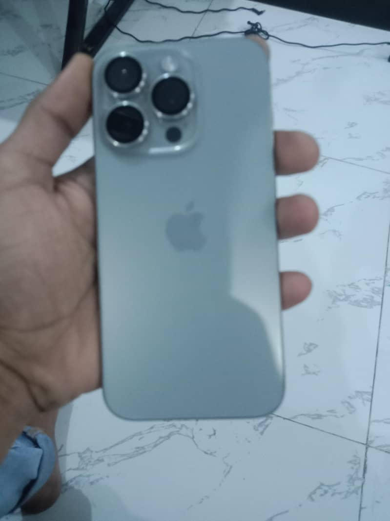 Apple iPhone 15 Pro 3