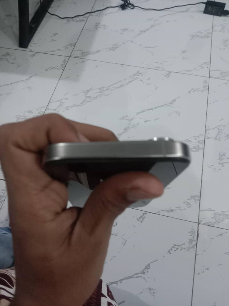 Apple iPhone 15 Pro 6