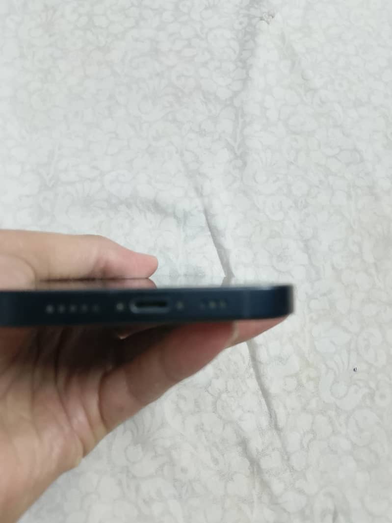 Apple iPhone 13 0