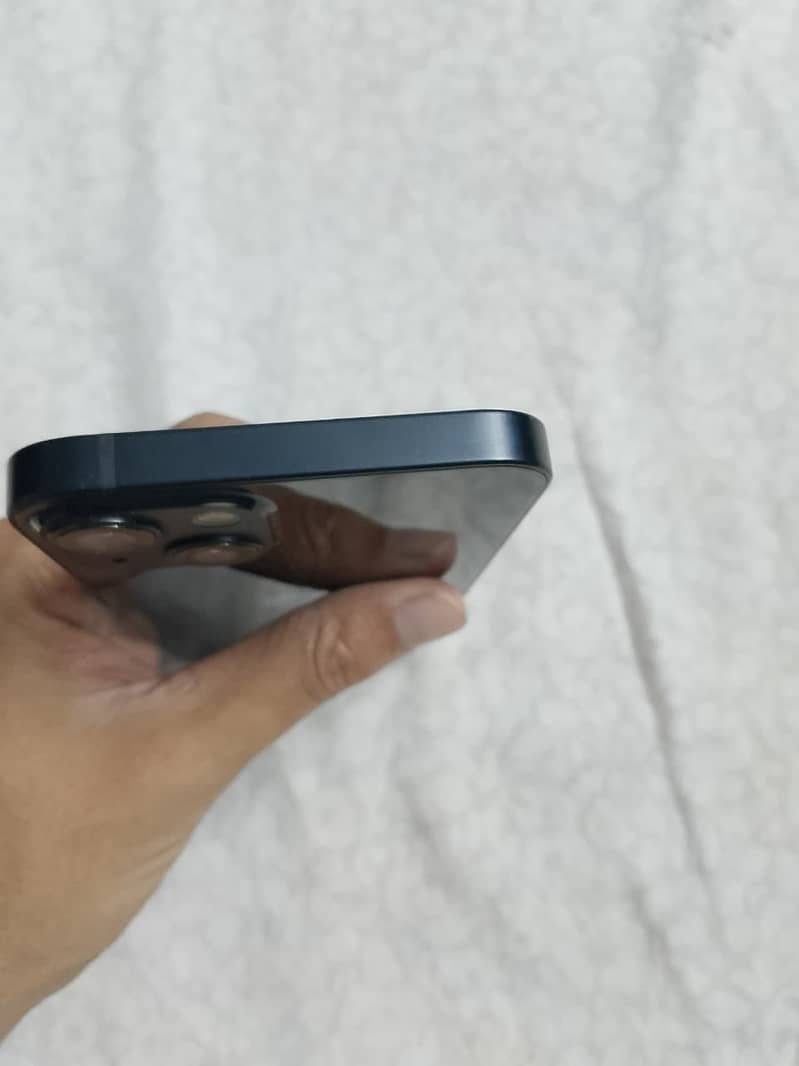 Apple iPhone 13 2