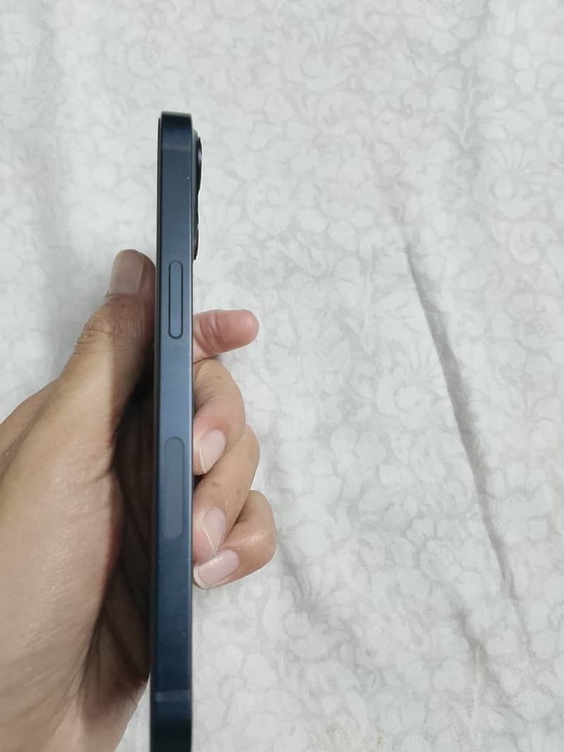 Apple iPhone 13 5