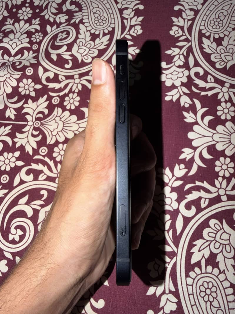 Apple iPhone 12 4