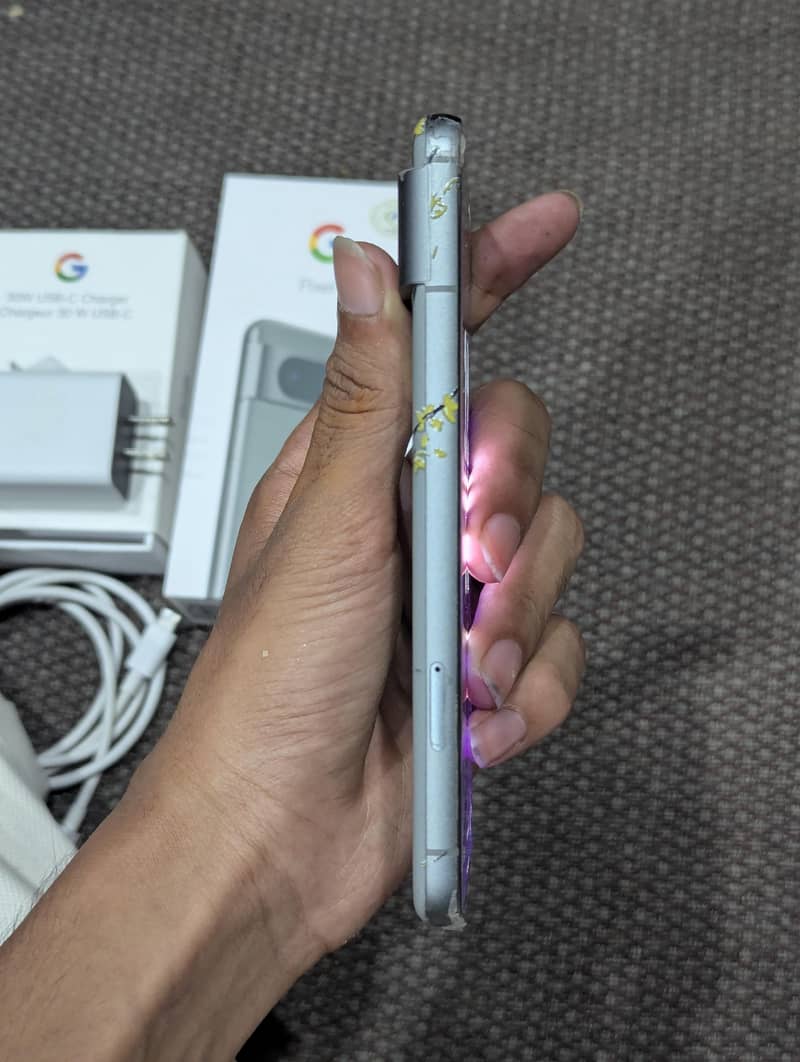 Google Pixel 8 4