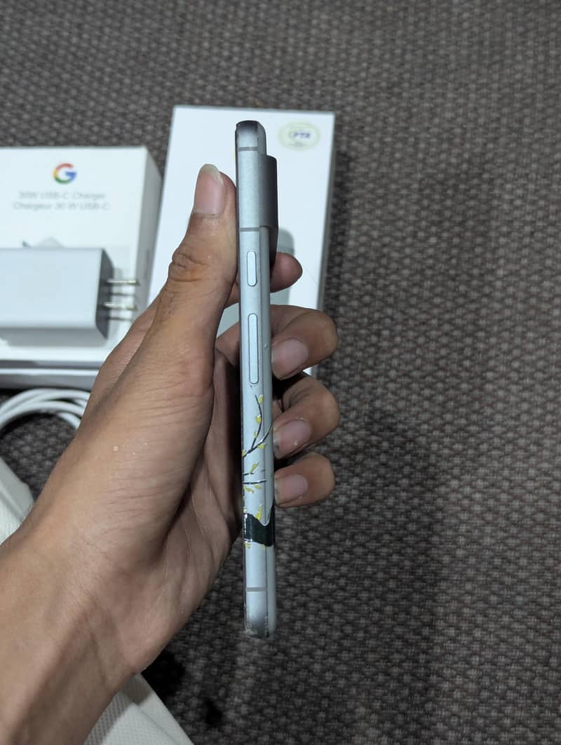 Google Pixel 8 6
