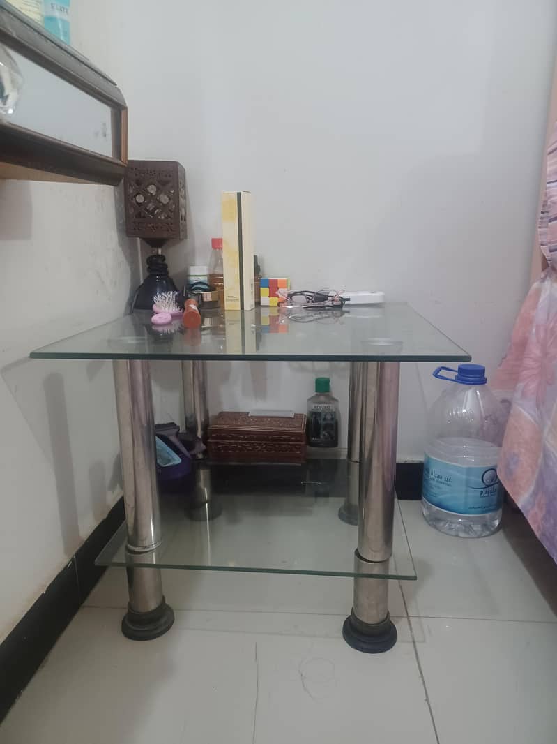 2 small tables 0