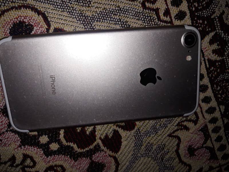 Apple iPhone 7 1