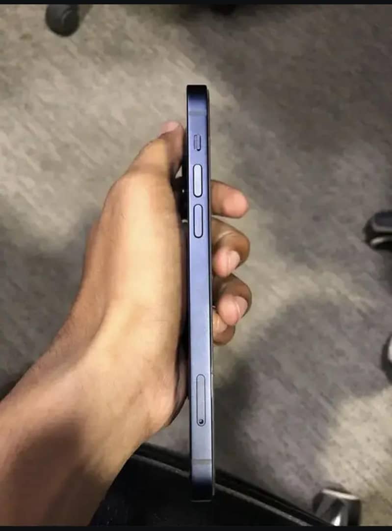 Apple iPhone 12 1