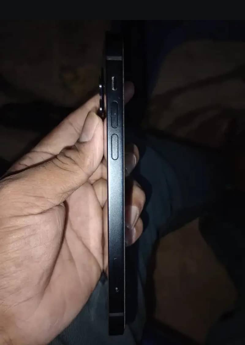 Apple iPhone 12 3