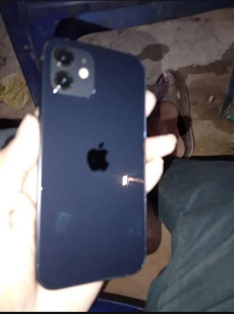 Apple iPhone 12 4