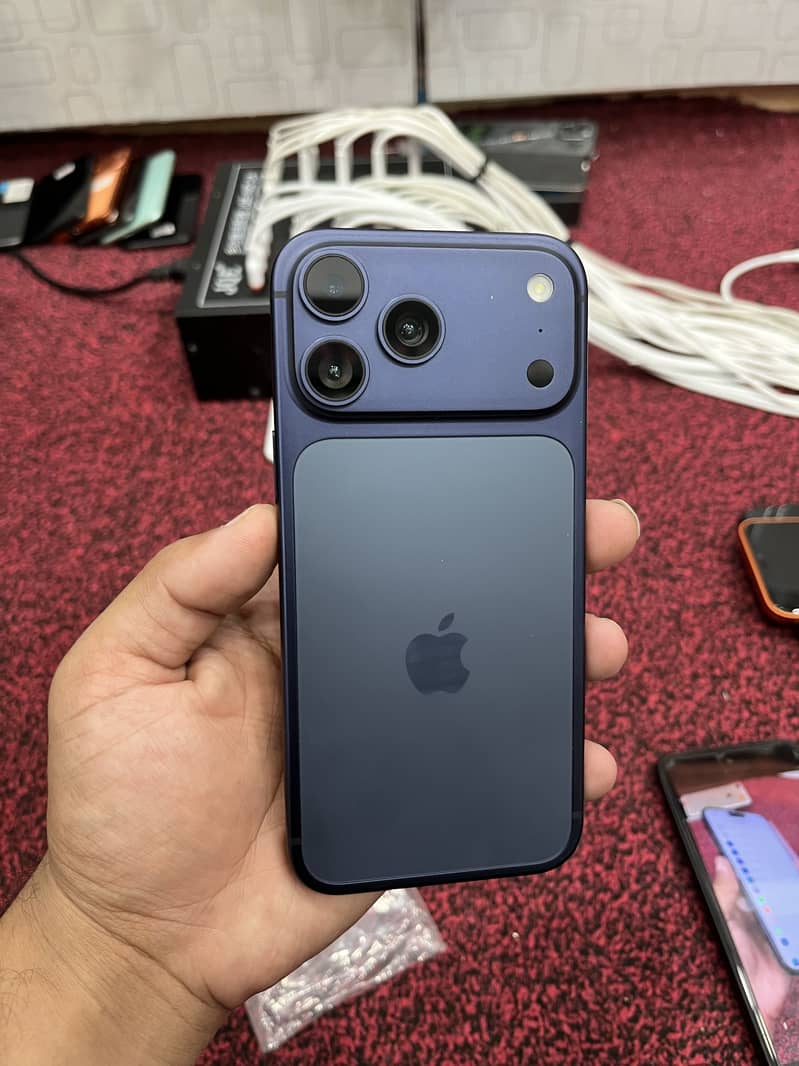 Apple iPhone 17 Pro Max 1