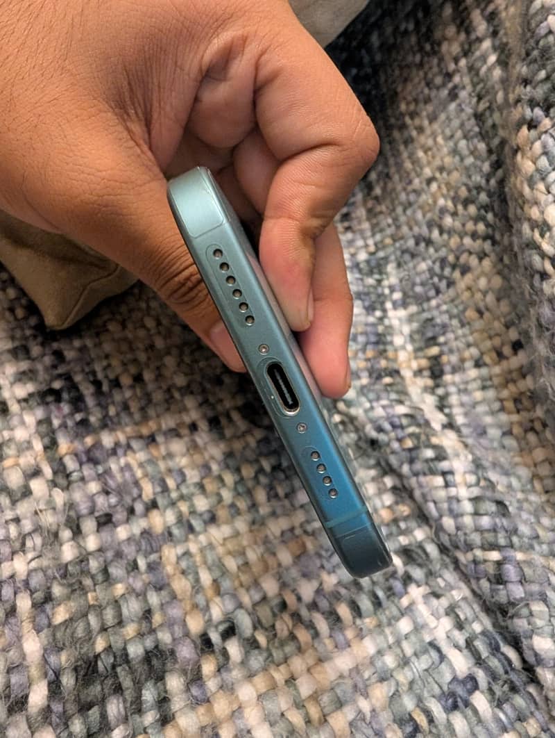 IPHONE 16 PLUS (TEAL) 2