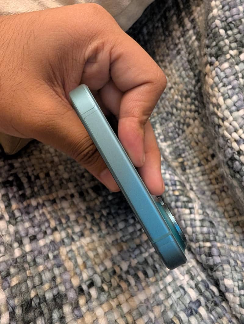 IPHONE 16 PLUS (TEAL) 3