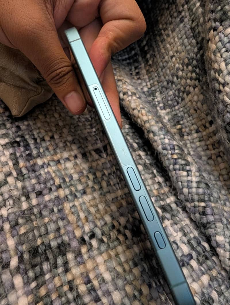 IPHONE 16 PLUS (TEAL) 4