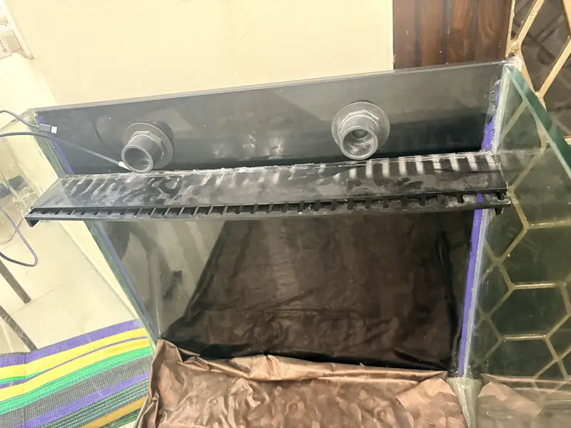 Aquarium Tank (2x2 ft) with Heavy Duty Iron Stand & Overflow Ready — photo 2