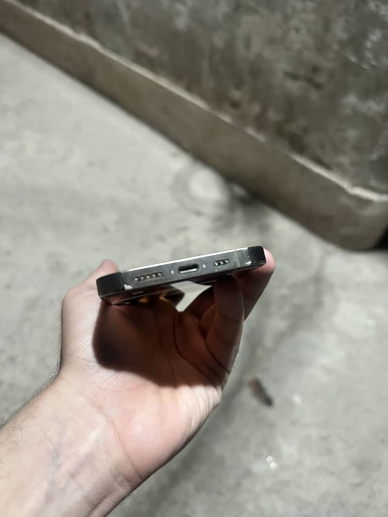 Apple iPhone 14 Pro 1
