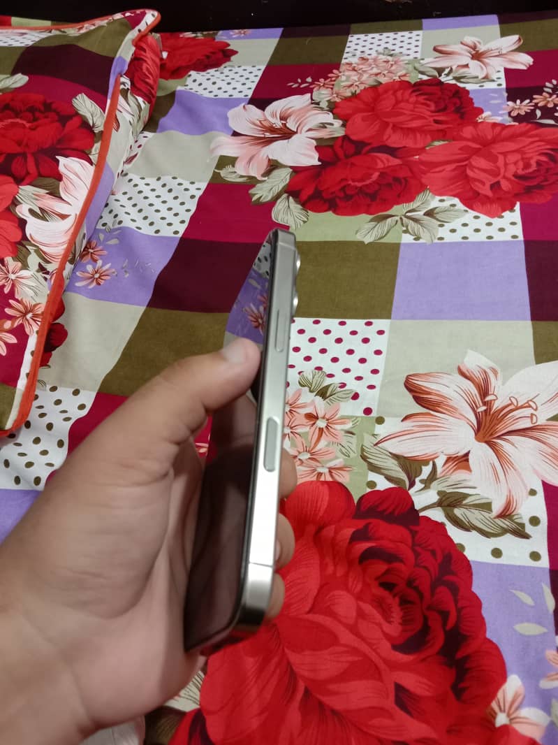 Apple iPhone 16 Pro 7