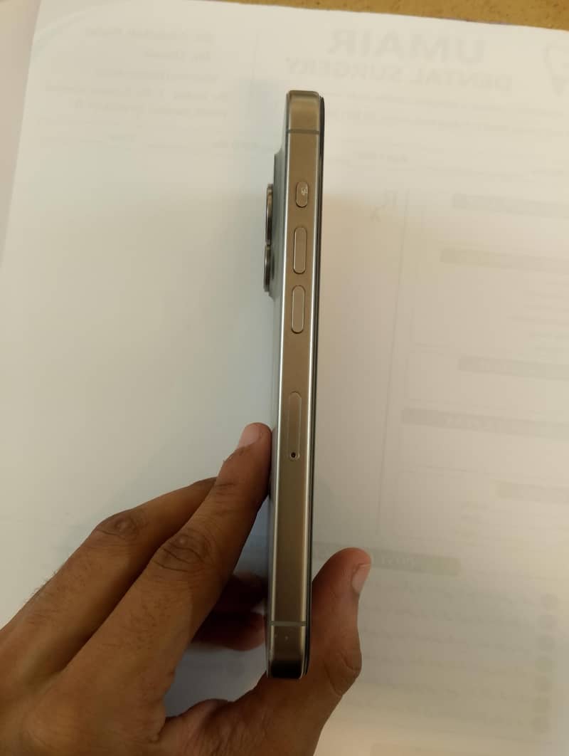 Apple iPhone 15 Pro 3