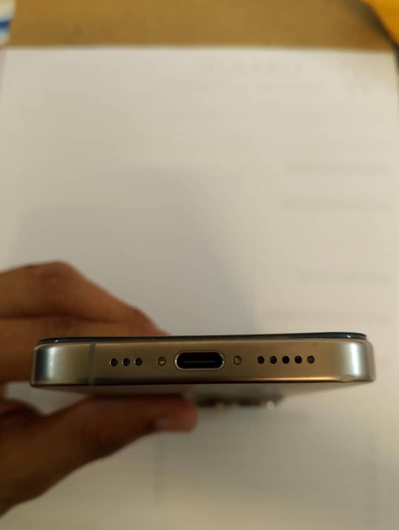 Apple iPhone 15 Pro 4