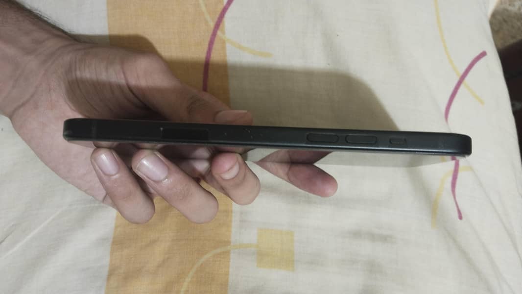 Apple iPhone 15 plus 4