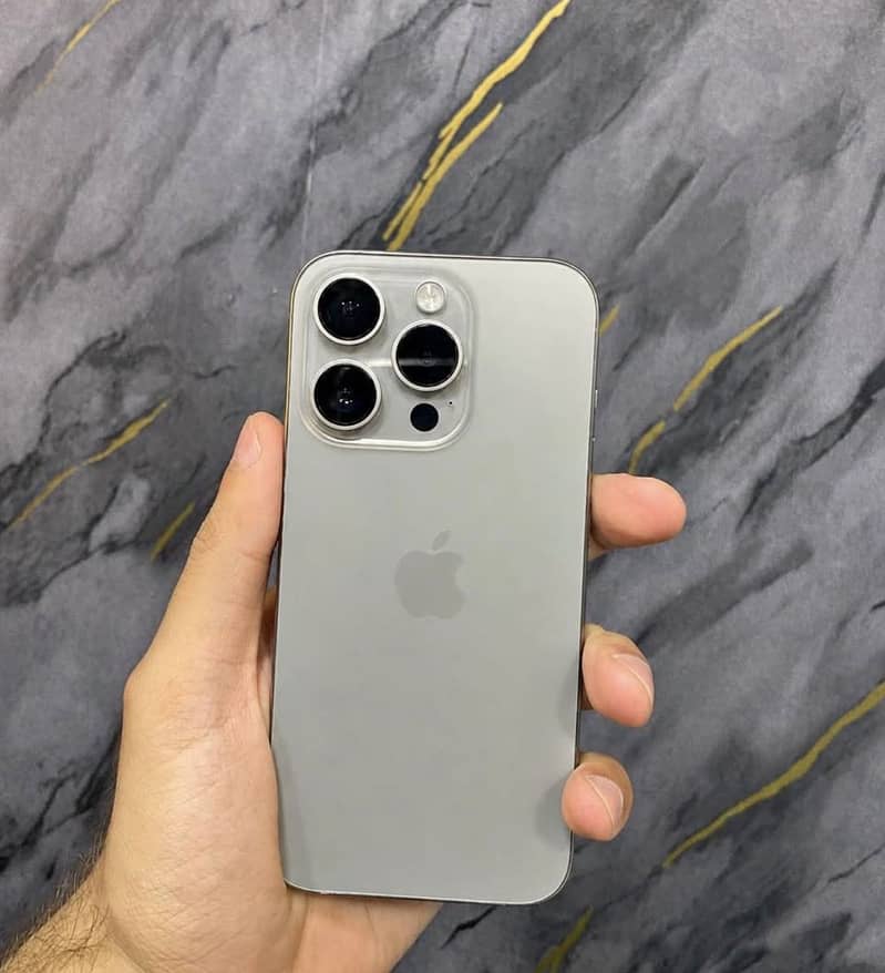 Apple iPhone 15 Pro Max 0