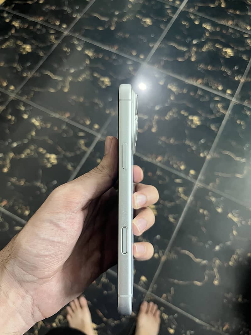 Apple iPhone 17 Pro Max 3