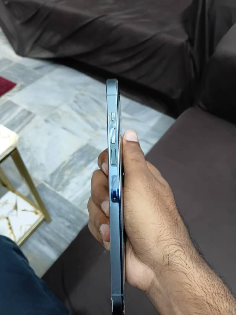 Apple iPhone 13 Pro Max 4
