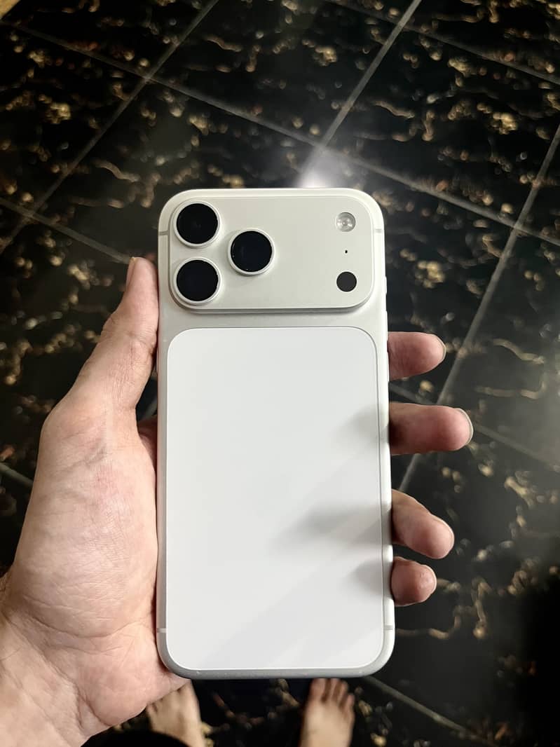Apple iPhone 17 Pro Max 0