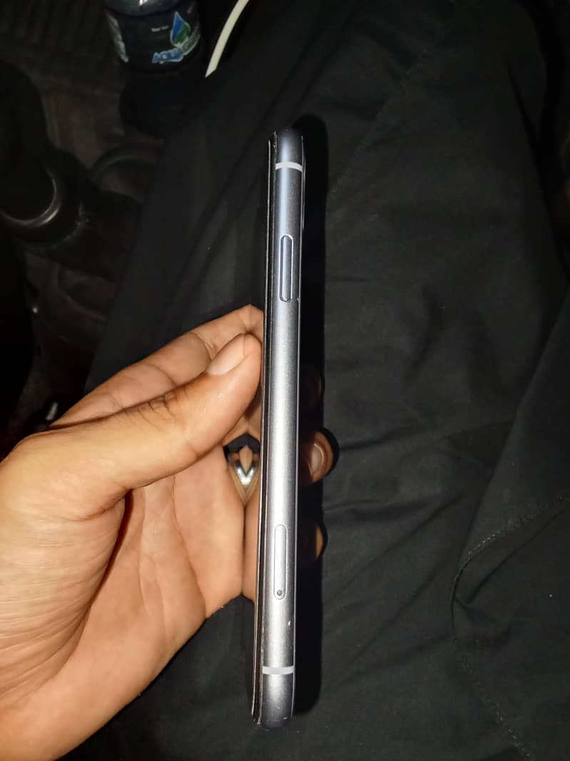 Apple iPhone 11 3