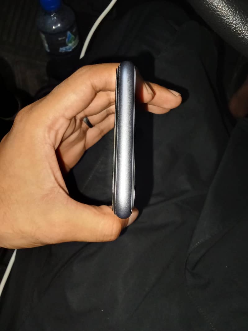 Apple iPhone 11 4