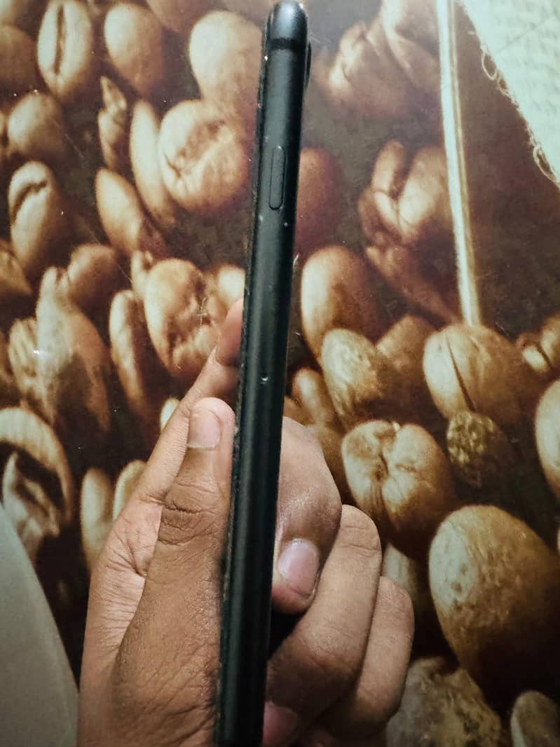 Apple iPhone 8 1