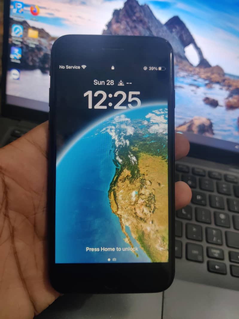 Apple iPhone 8 1