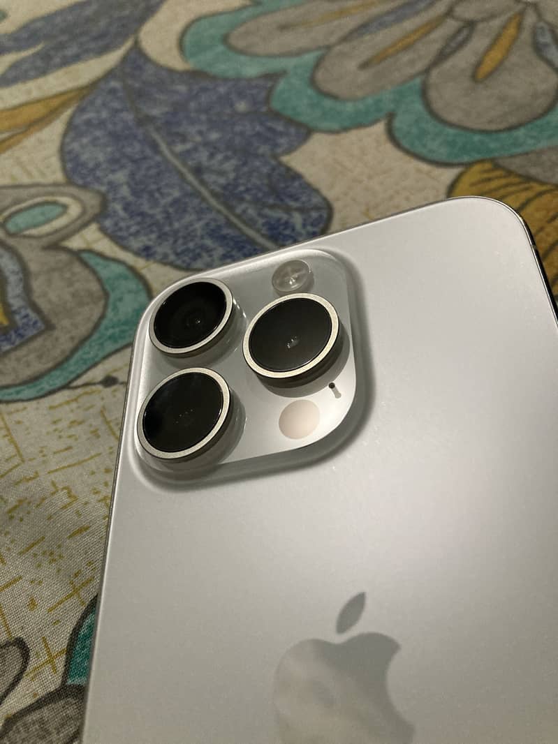 iPhone 15 Pro 4