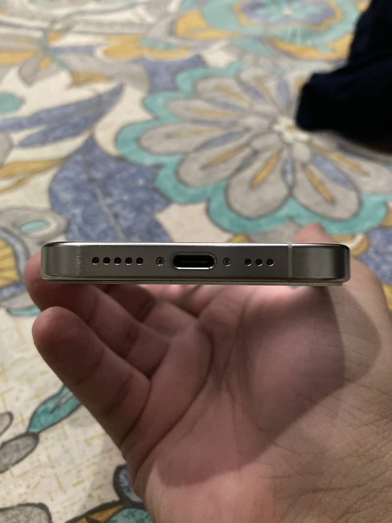 iPhone 15 Pro 6