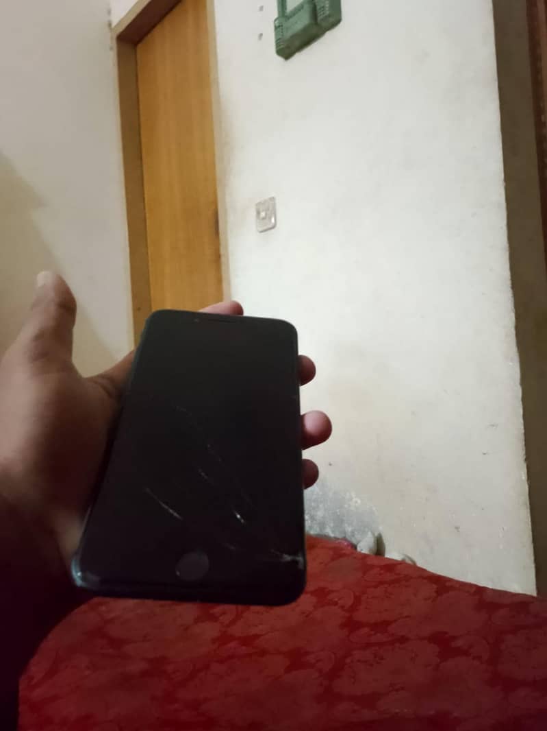 Apple iPhone 8 Plus 1