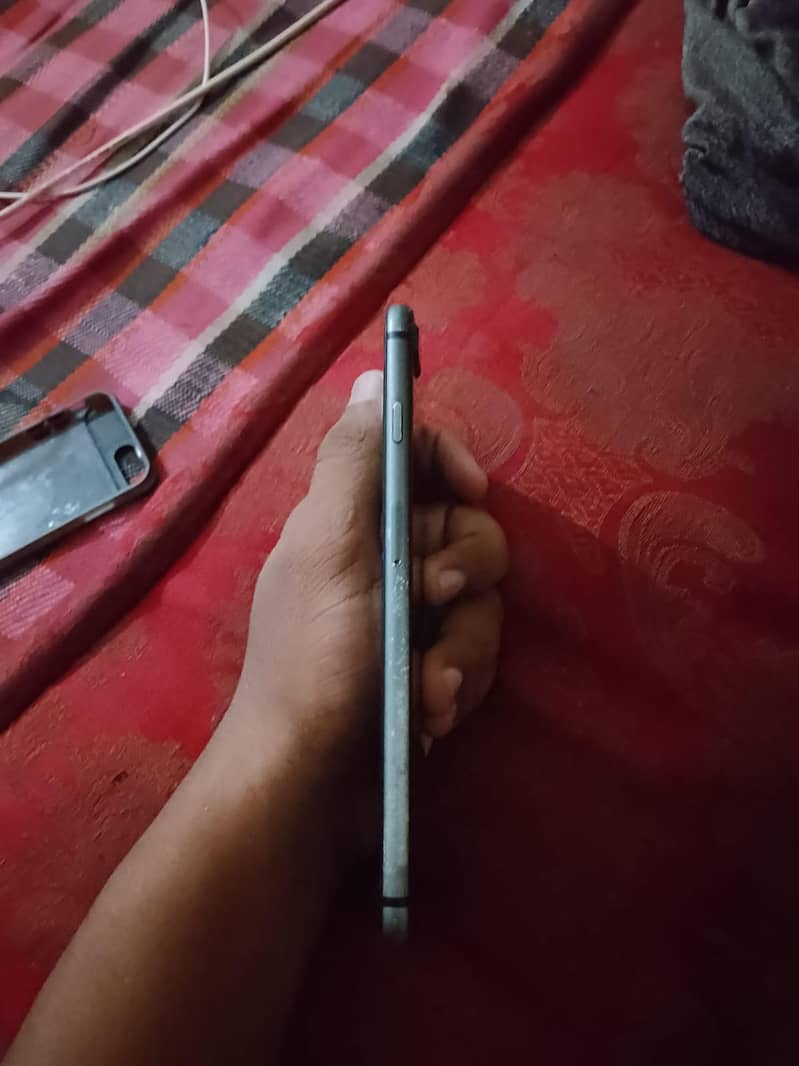 Apple iPhone 8 Plus 4