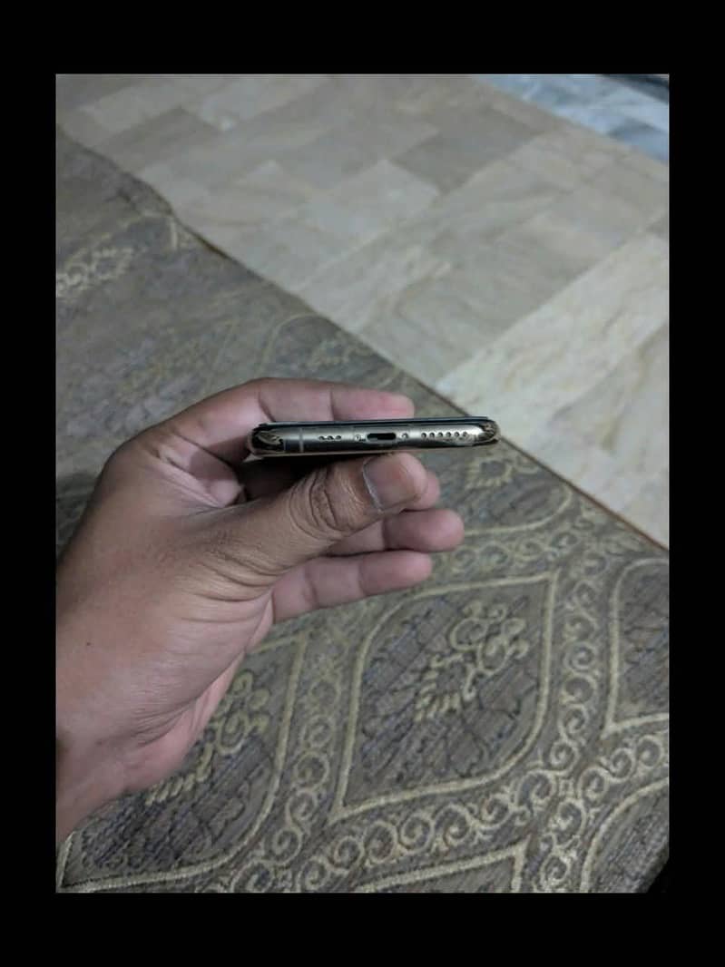 Apple iPhone 11 Pro 7