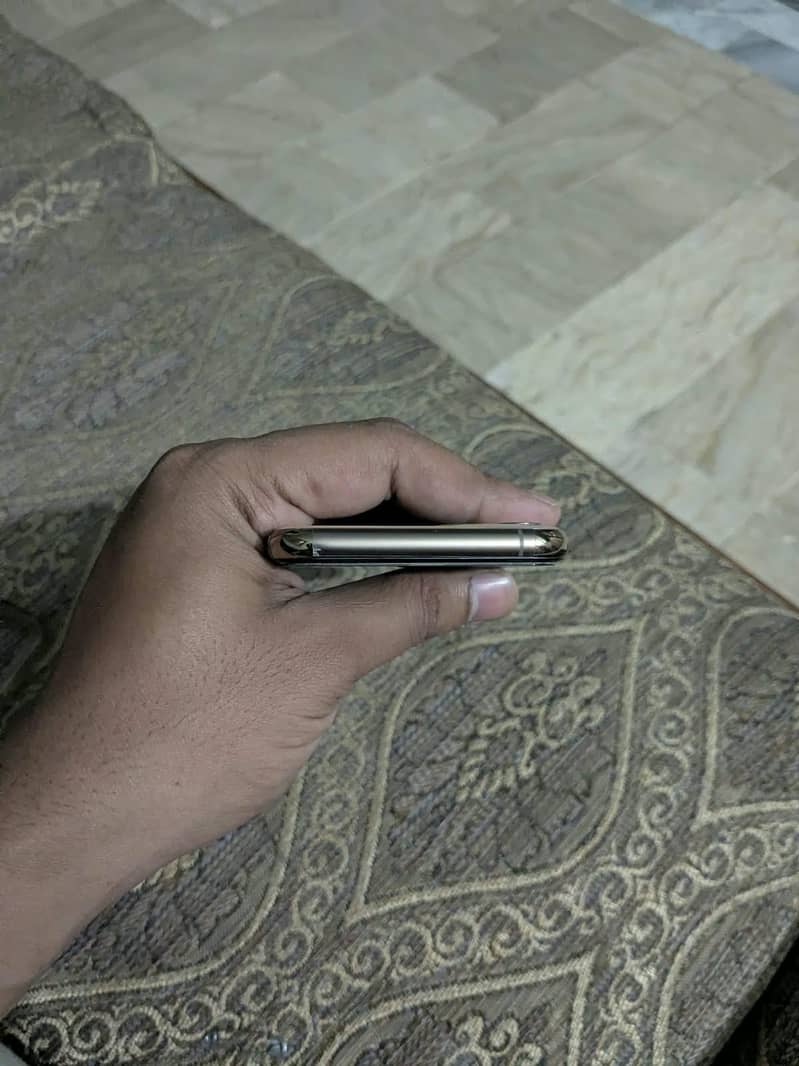 Apple iPhone 11 Pro 12