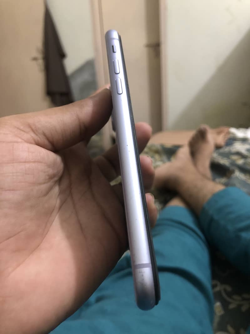 Apple iPhone 11 3