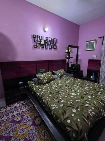 Bed and wardrobes with 2 sitetables and dressing table also