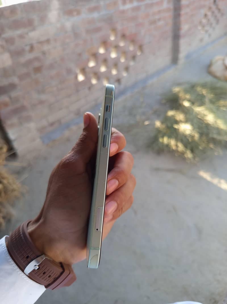 Apple iPhone 12 3