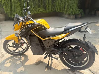 Vlektra Bolt 2025 – Premium Electric Sports Bike | PPF Protected