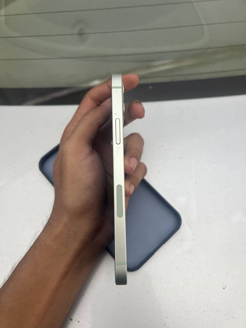 Apple iPhone 12 4