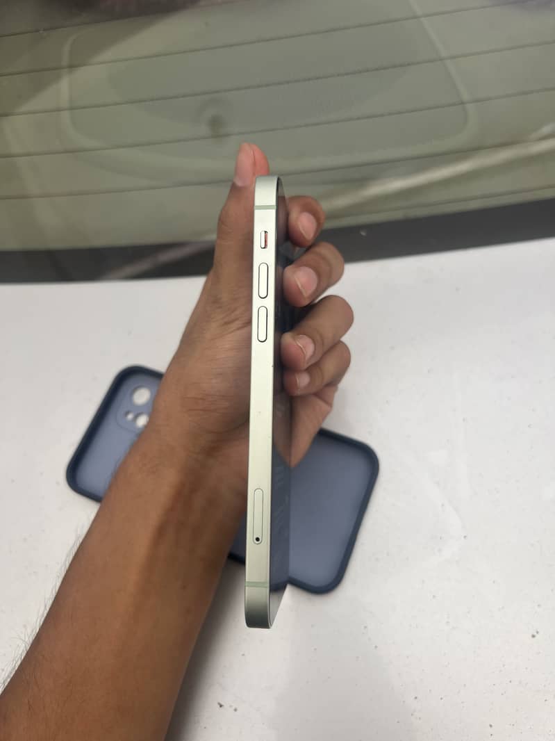 Apple iPhone 12 5