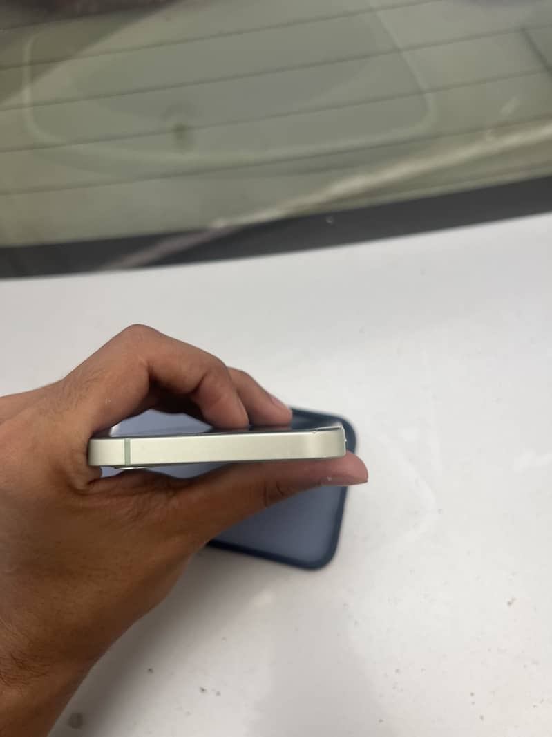 Apple iPhone 12 6
