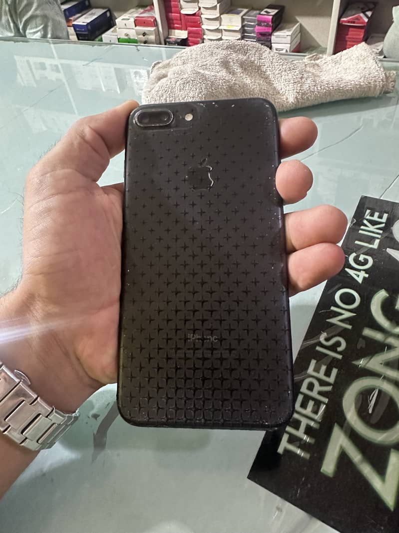 Apple iPhone 7 Plus 0