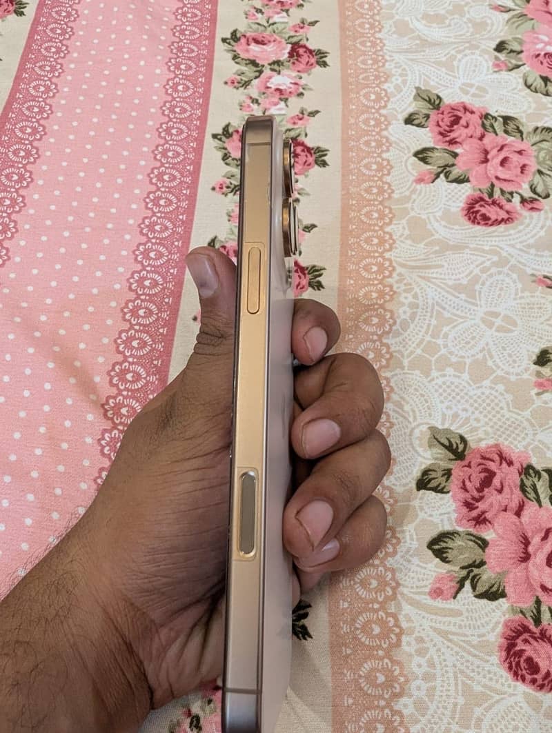 Apple iPhone 16 Pro Max 3