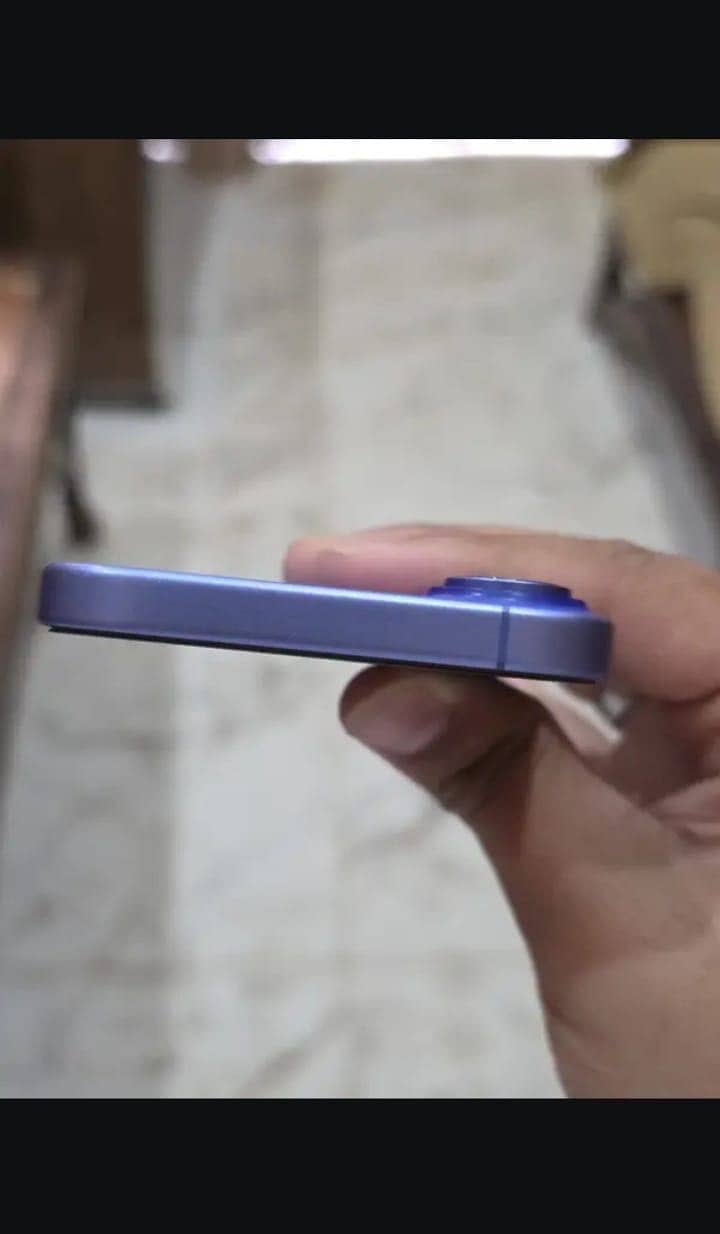 Apple iPhone 16 2